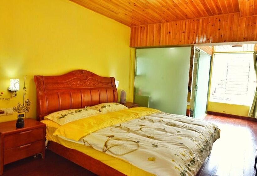 Luguhu Crazy Bird Youth Hostel