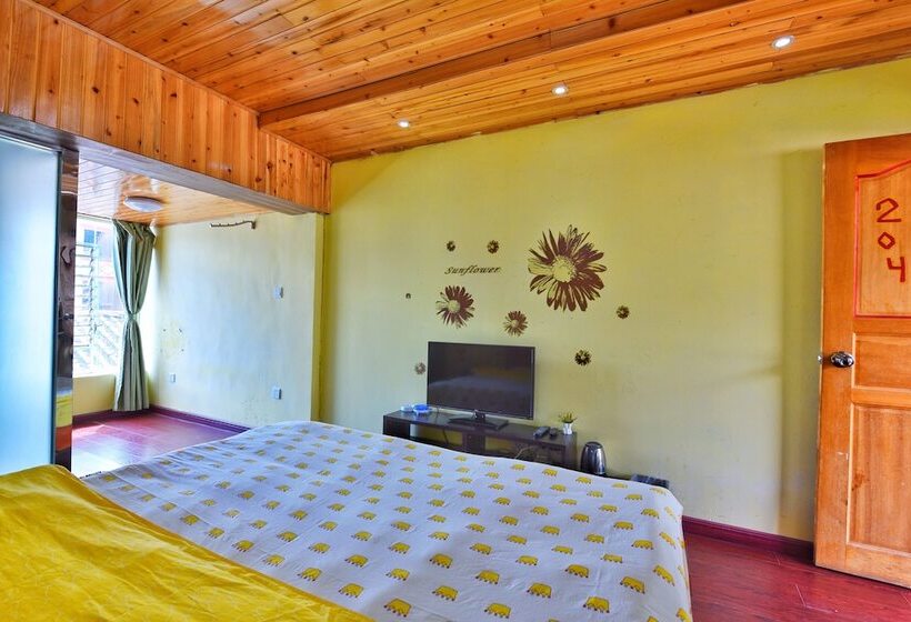 Luguhu Crazy Bird Youth Hostel