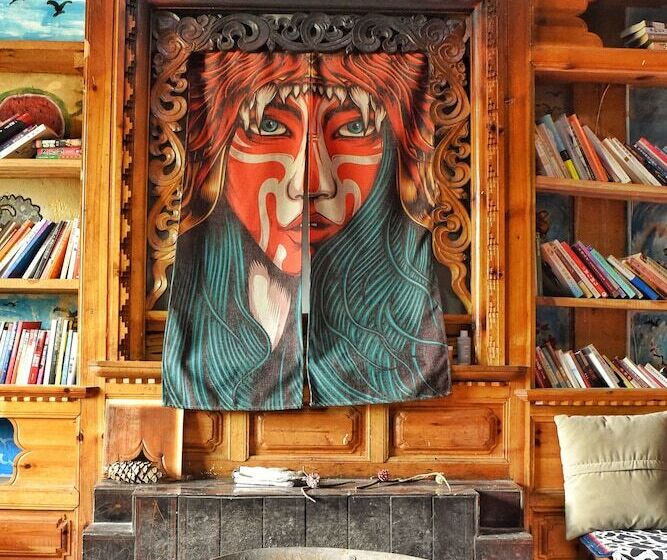 Luguhu Crazy Bird Youth Hostel