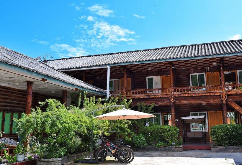 Luguhu Crazy Bird Youth Hostel