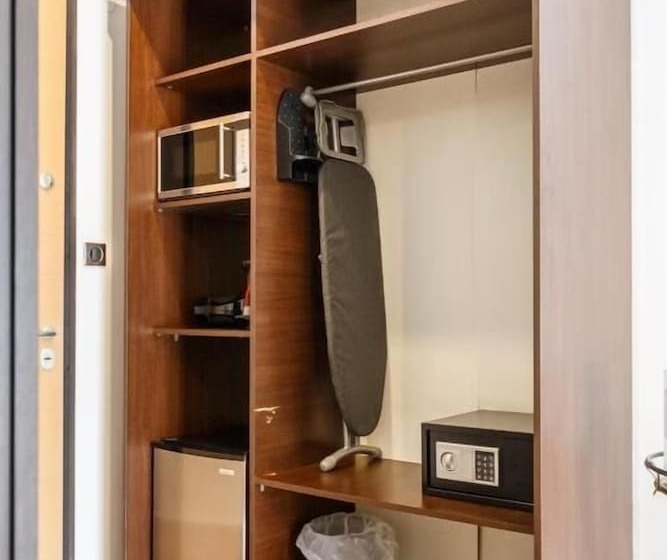 ペンション Limani Comfort Rooms