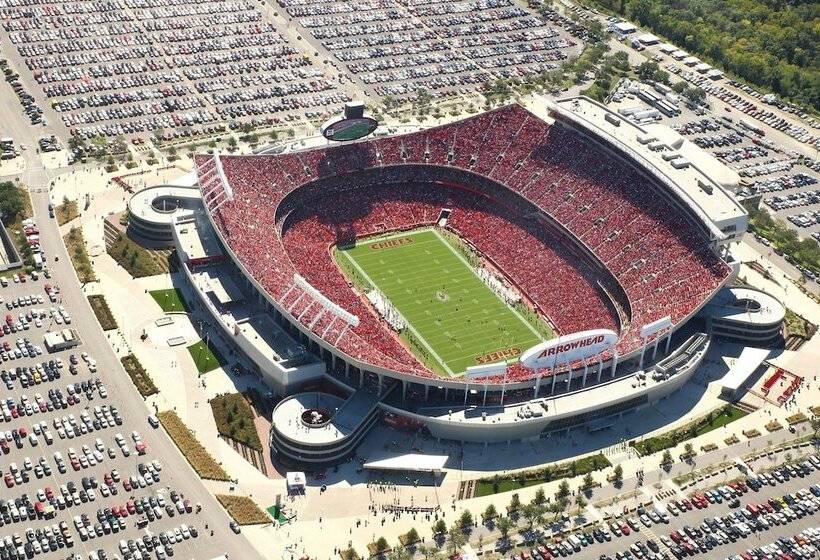 Quality Inn & Suites Kansas City Downtown