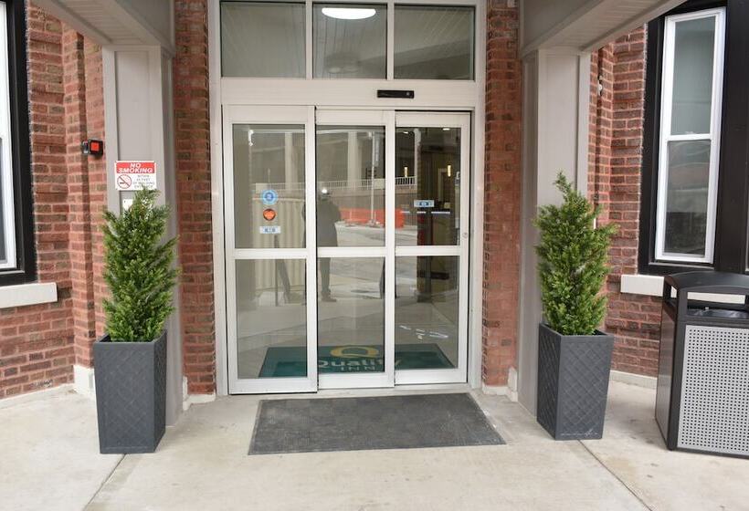 Quality Inn & Suites Kansas City Downtown