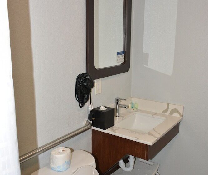 Quality Inn & Suites Kansas City Downtown