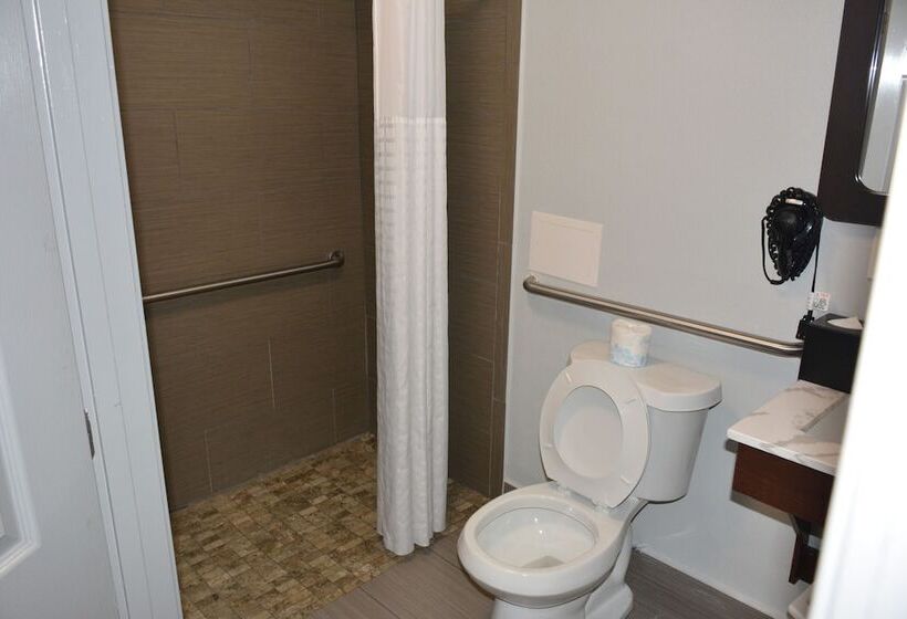 Quality Inn & Suites Kansas City Downtown