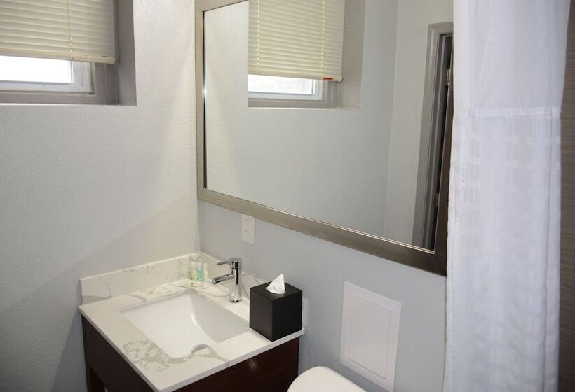 Quality Inn & Suites Kansas City Downtown