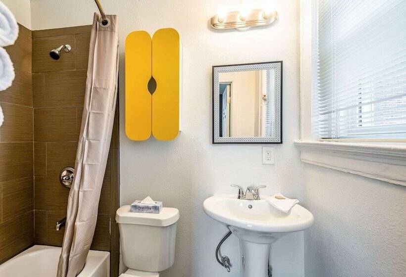 Quality Inn & Suites Kansas City Downtown