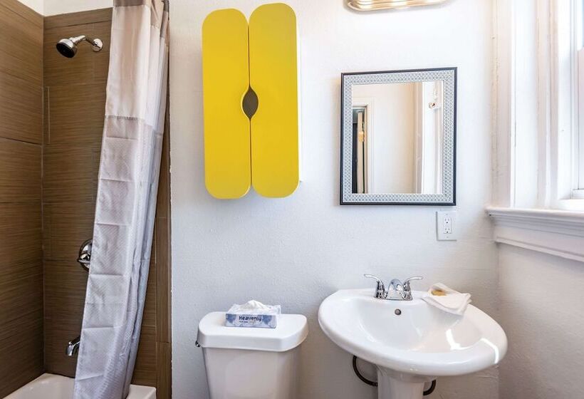 Quality Inn & Suites Kansas City Downtown