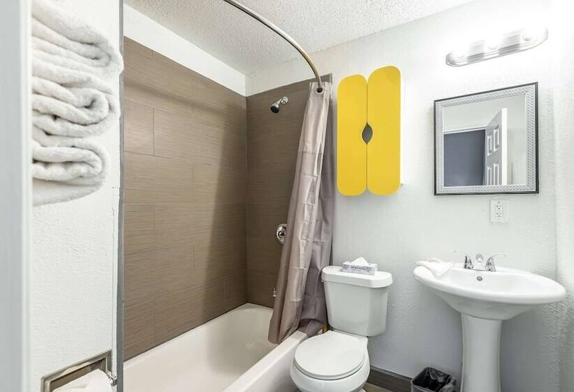 Quality Inn & Suites Kansas City Downtown