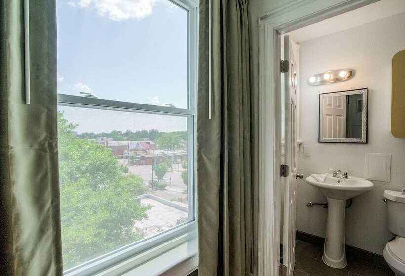 Quality Inn & Suites Kansas City Downtown