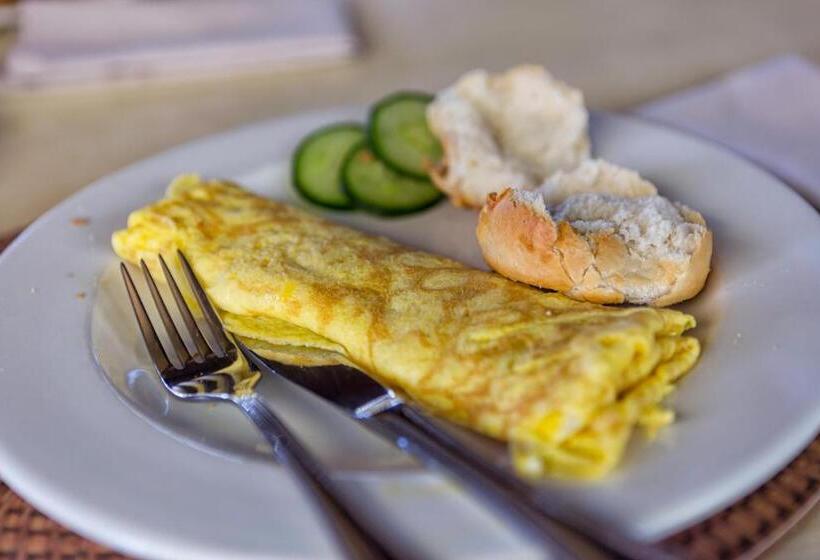 هتل Etosha Village