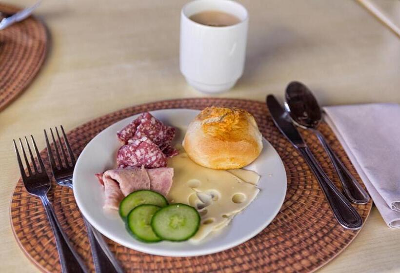 هتل Etosha Village