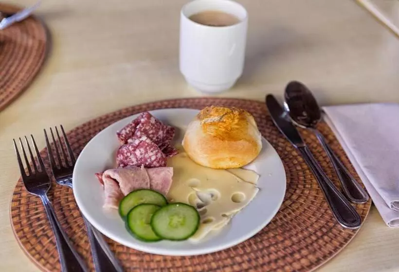 هتل Etosha Village