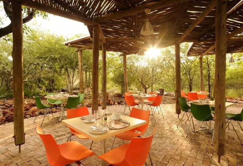 هتل Etosha Village