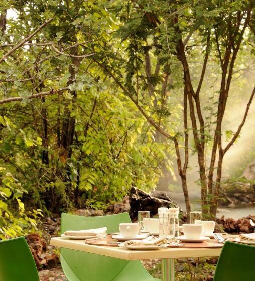 هتل Etosha Village