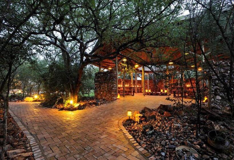 هتل Etosha Village