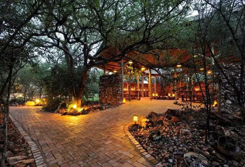 هتل Etosha Village