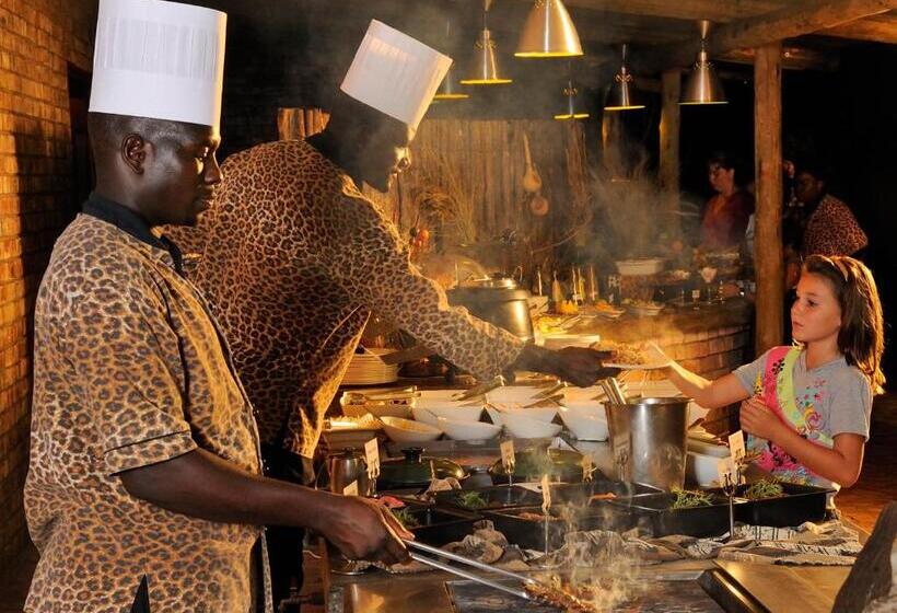 هتل Etosha Village