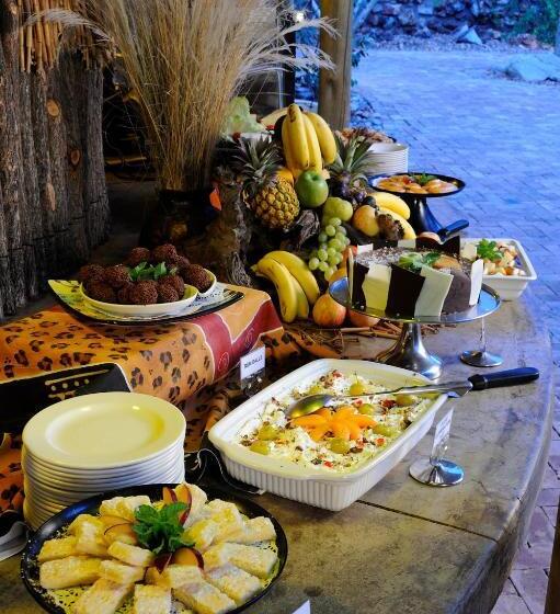 هتل Etosha Village