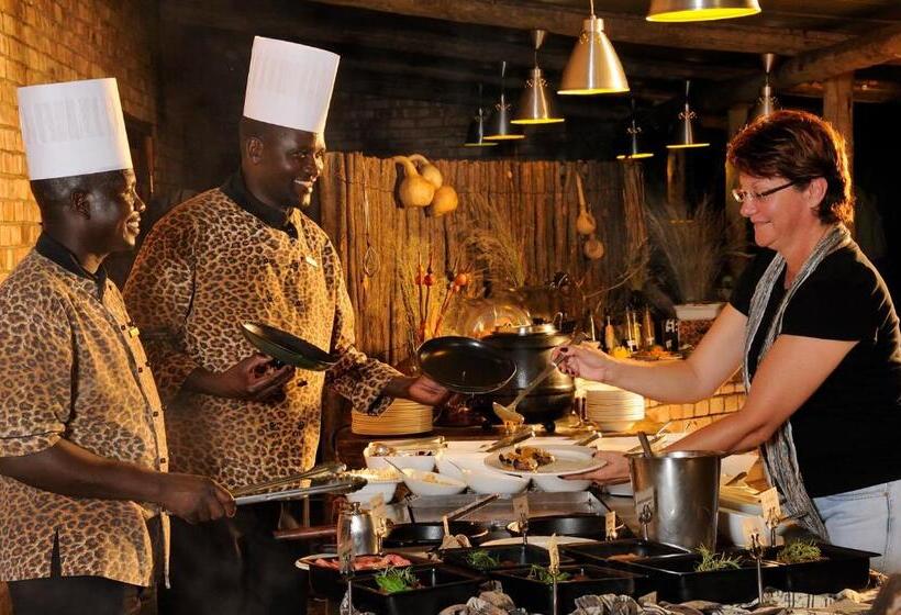 هتل Etosha Village