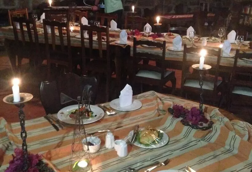 هتل Tsauchab River Lodge