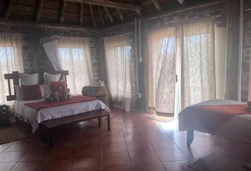 هتل Tsauchab River Lodge