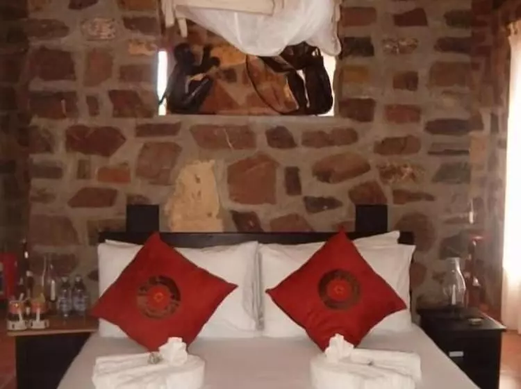 هتل Tsauchab River Lodge