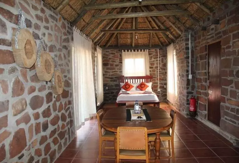 هتل Tsauchab River Lodge