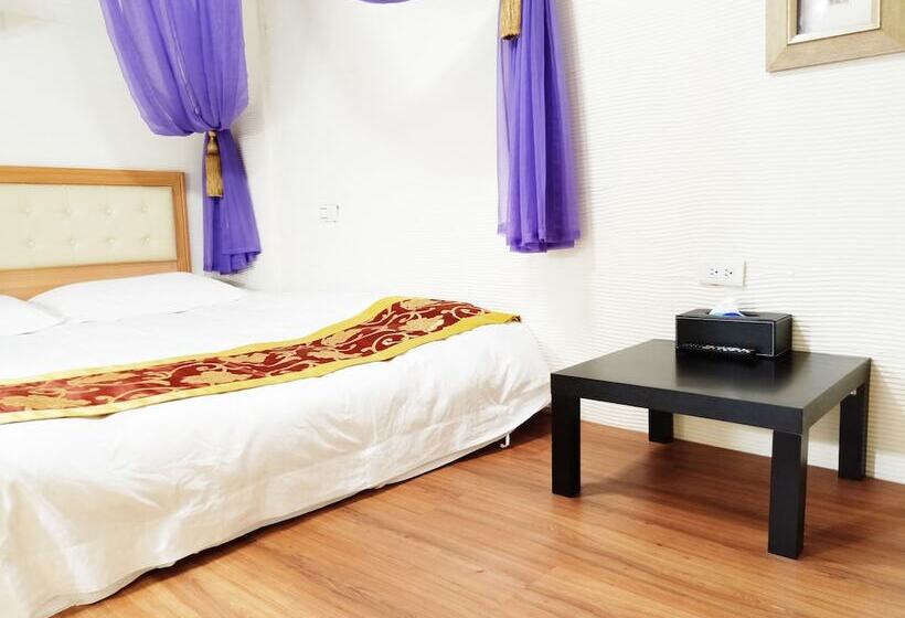 تختخواب و صبحانه Maple House