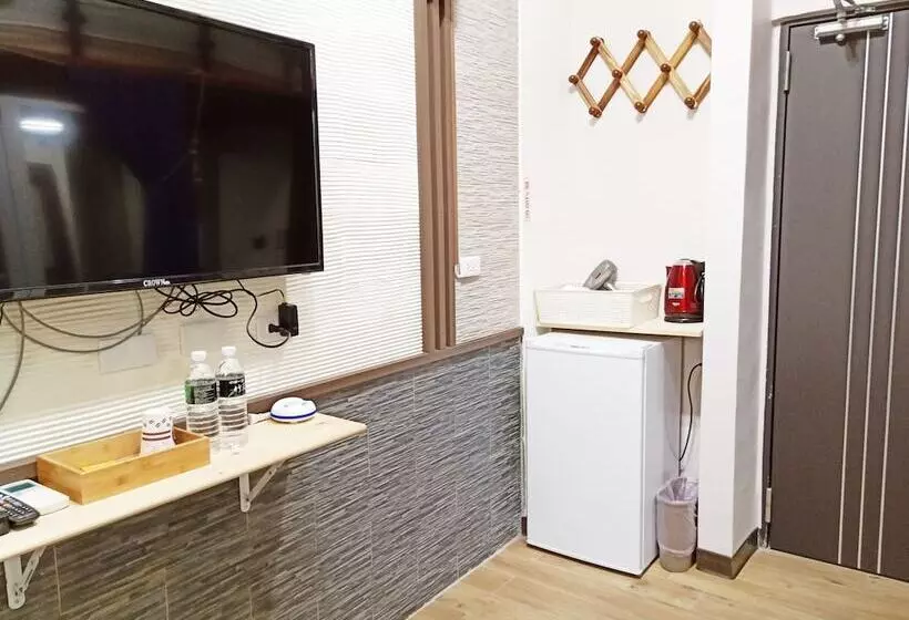 تختخواب و صبحانه Maple House