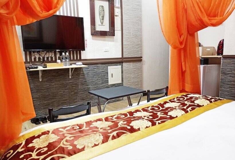 تختخواب و صبحانه Maple House