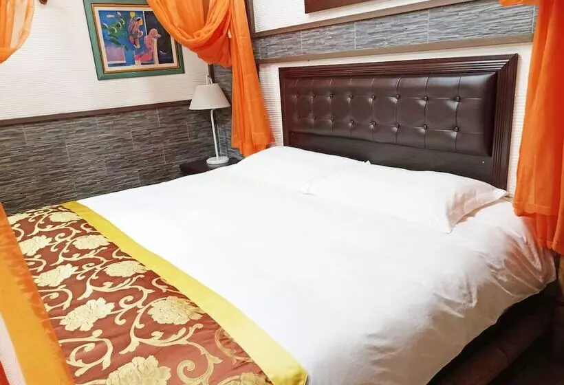 تختخواب و صبحانه Maple House