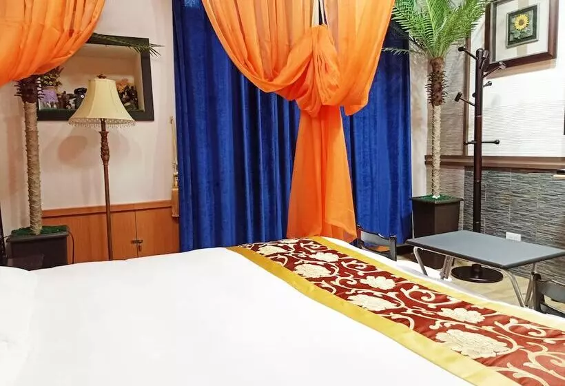 تختخواب و صبحانه Maple House