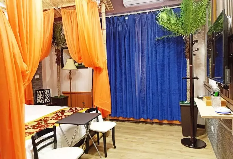 تختخواب و صبحانه Maple House