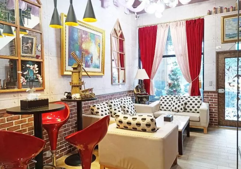 تختخواب و صبحانه Maple House