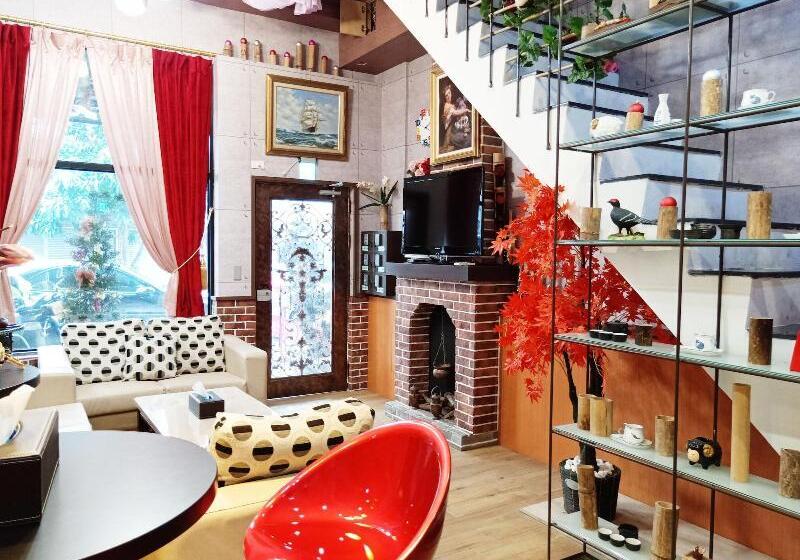 تختخواب و صبحانه Maple House