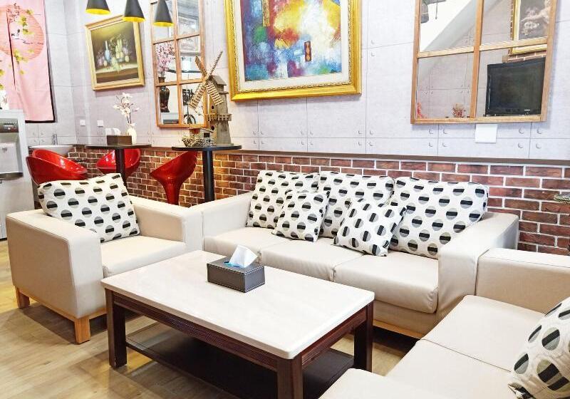 تختخواب و صبحانه Maple House