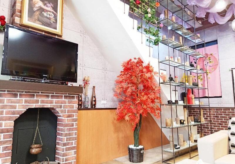 تختخواب و صبحانه Maple House