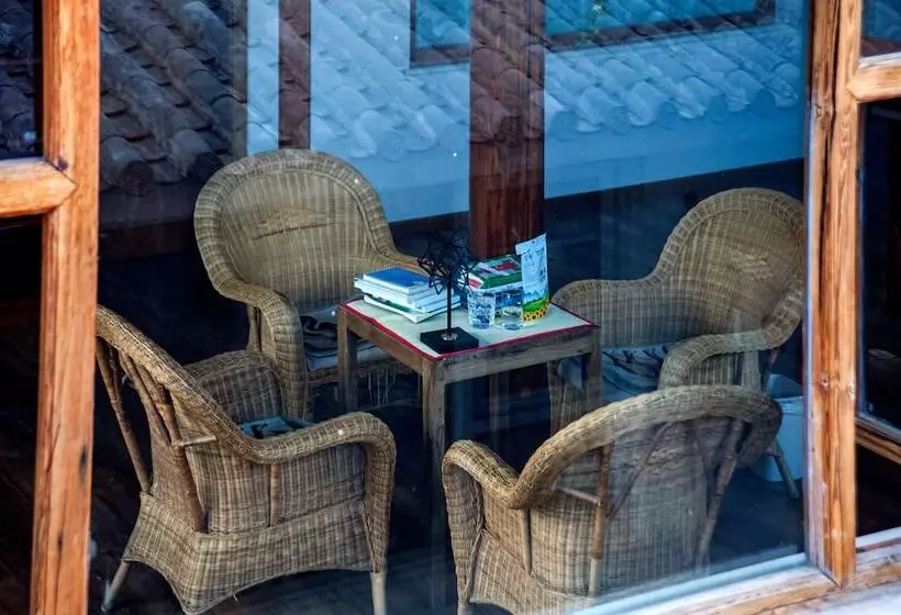 Dali Book Inn