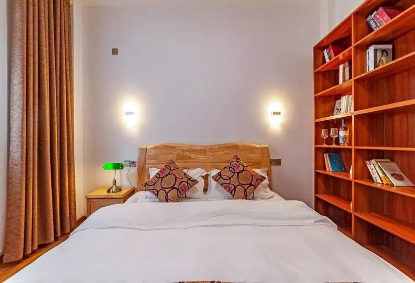 Dali Book Inn