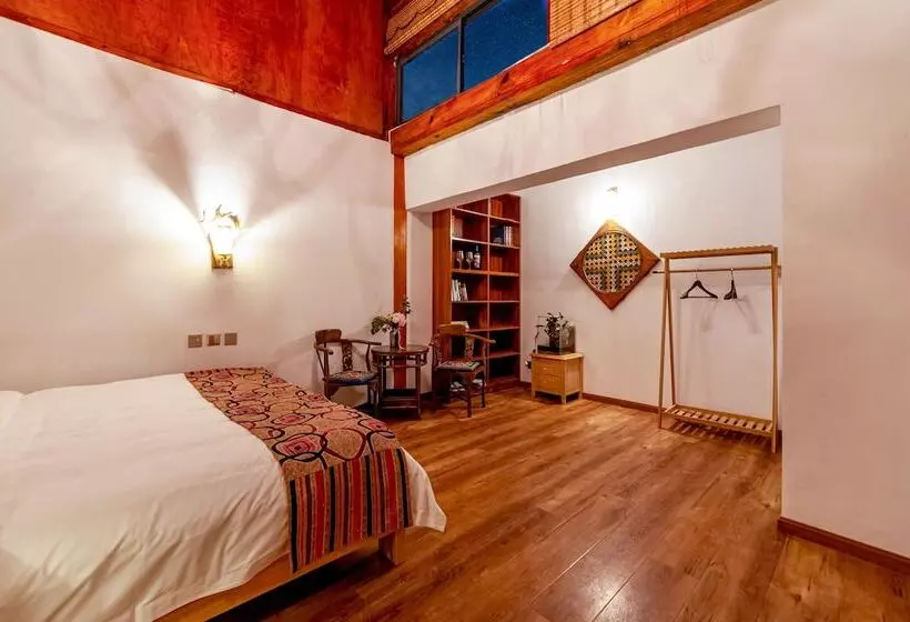 Dali Book Inn