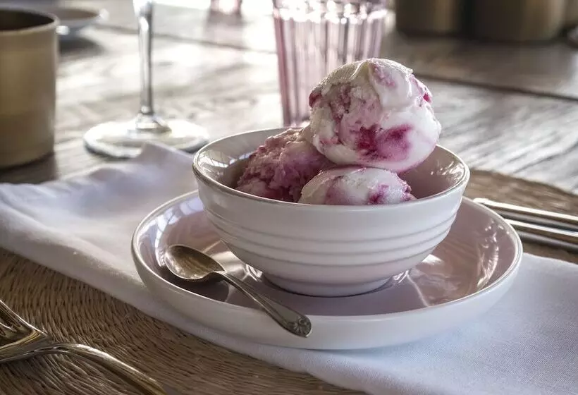 هتل The Desert Grace