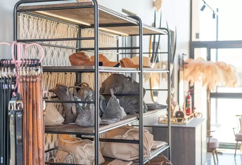 هتل The Desert Grace