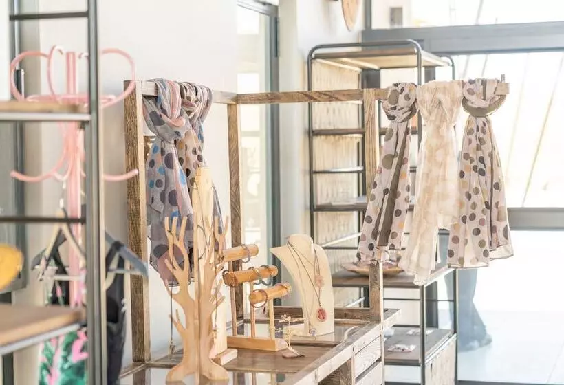 هتل The Desert Grace