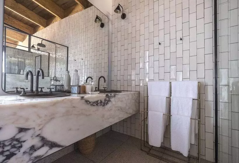 هتل The Desert Grace