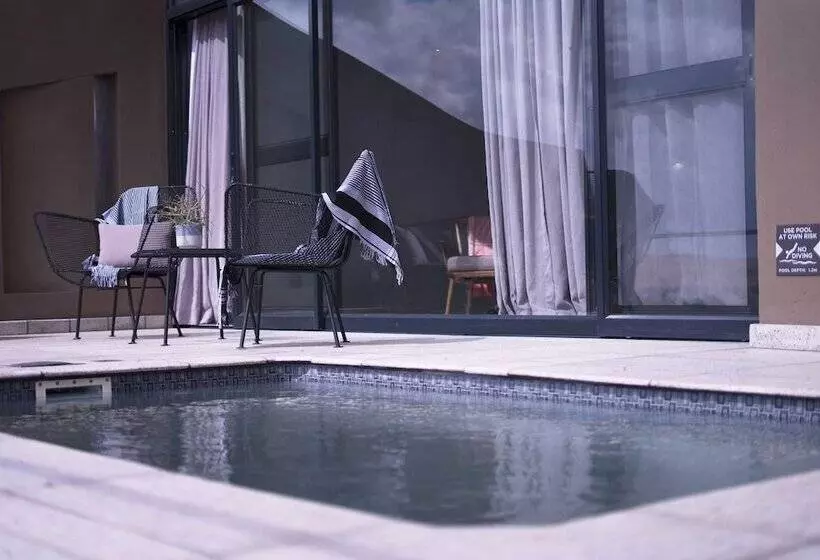 هتل The Desert Grace