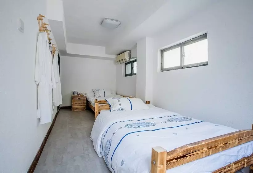 Majatalo Su She Court