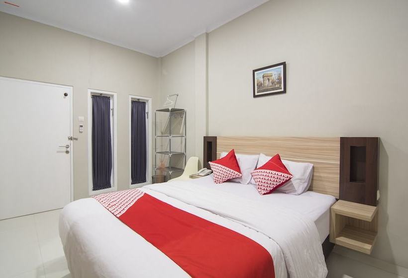 הוסטל Oyo 114 Plemburan Residence