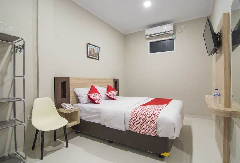 הוסטל Oyo 114 Plemburan Residence