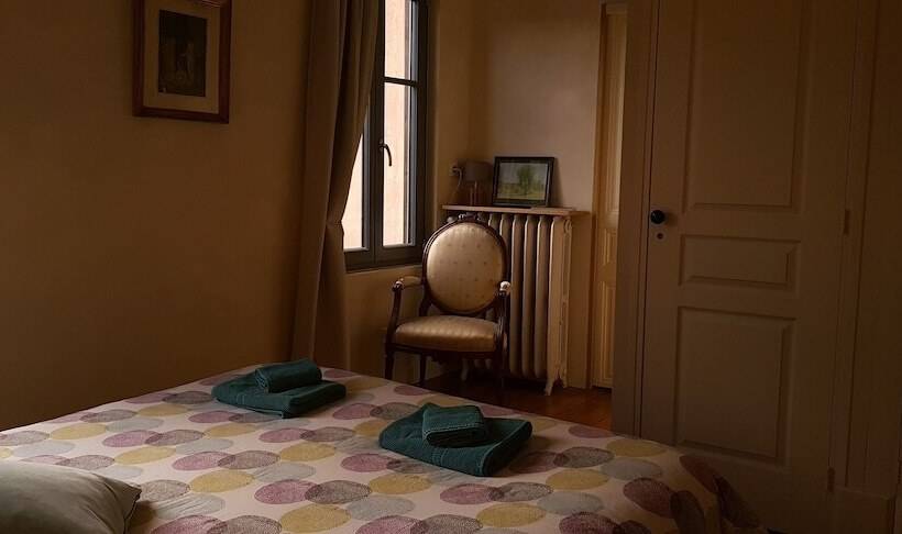 تختخواب و صبحانه La Maison Du Cremant